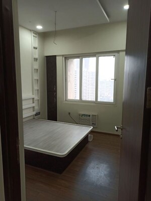 Room in 3 BHK Apartment at Runwal Greens, Mulund West – for Sale