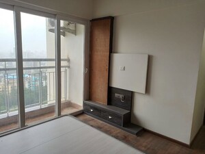 Room in 3 BHK Apartment at Runwal Greens, Mulund West – for Sale