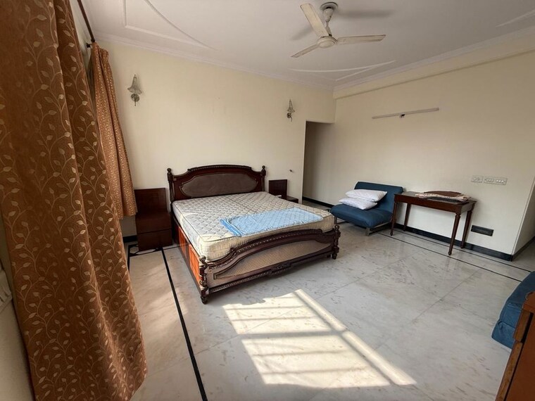 Team Area, sector 20 3 Bedroom 250 Sq.Mt. Builder Floor In Sector 20 Noida 10409941