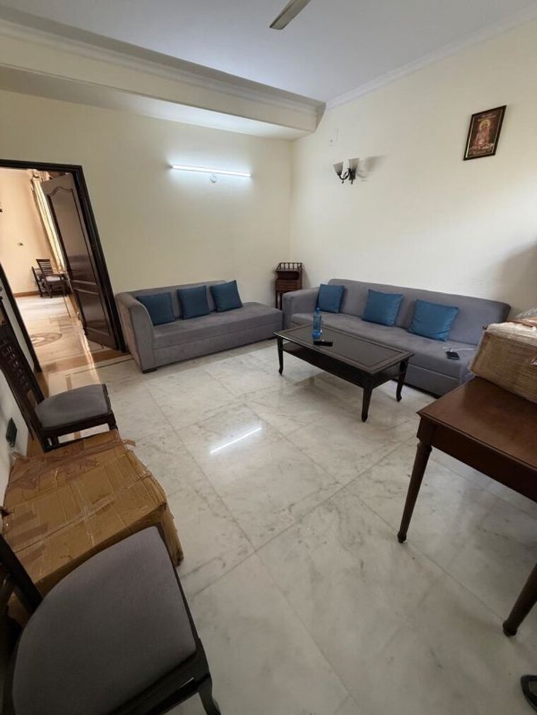Living Room, sector 20 3 Bedroom 250 Sq.Mt. Builder Floor In Sector 20 Noida 10409941