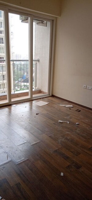 Room in 3.5 BHK Apartment at Runwal Greens, Mulund West – for Sale