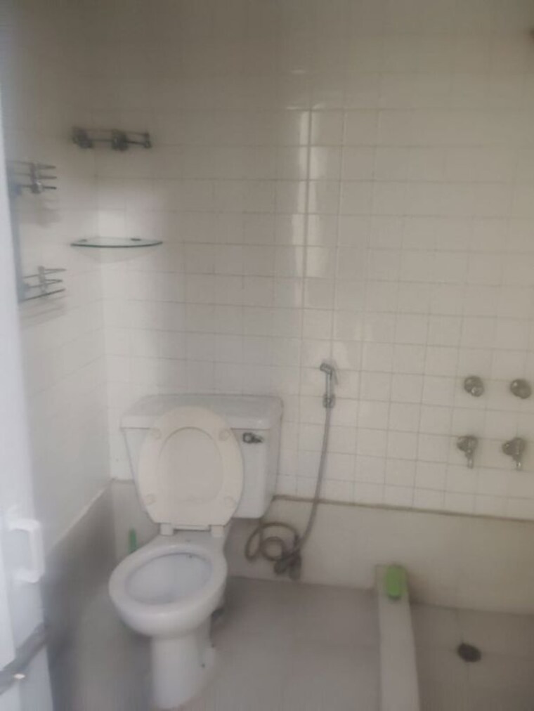 Bathroom, gulmohar park 2 Bedroom 1200 Sq.Ft. Builder Floor In Gulmohar Park Delhi 10409972