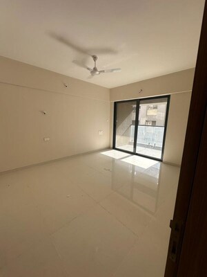 Room in 3 BHK Apartment at Austin One, Pimple Saudagar – for Rent