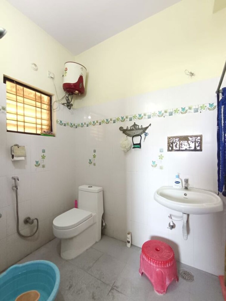 Bathroom, gayatri-gardens-tarnaka 2 Bedroom 1150 Sq.Ft. Apartment In Tarnaka Hyderabad 10409959