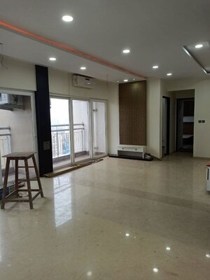 Room in 4 BHK Apartment at Runwal Greens, Mulund West – for Sale