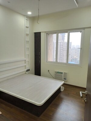 Room in 4 BHK Apartment at Runwal Greens, Mulund West – for Sale