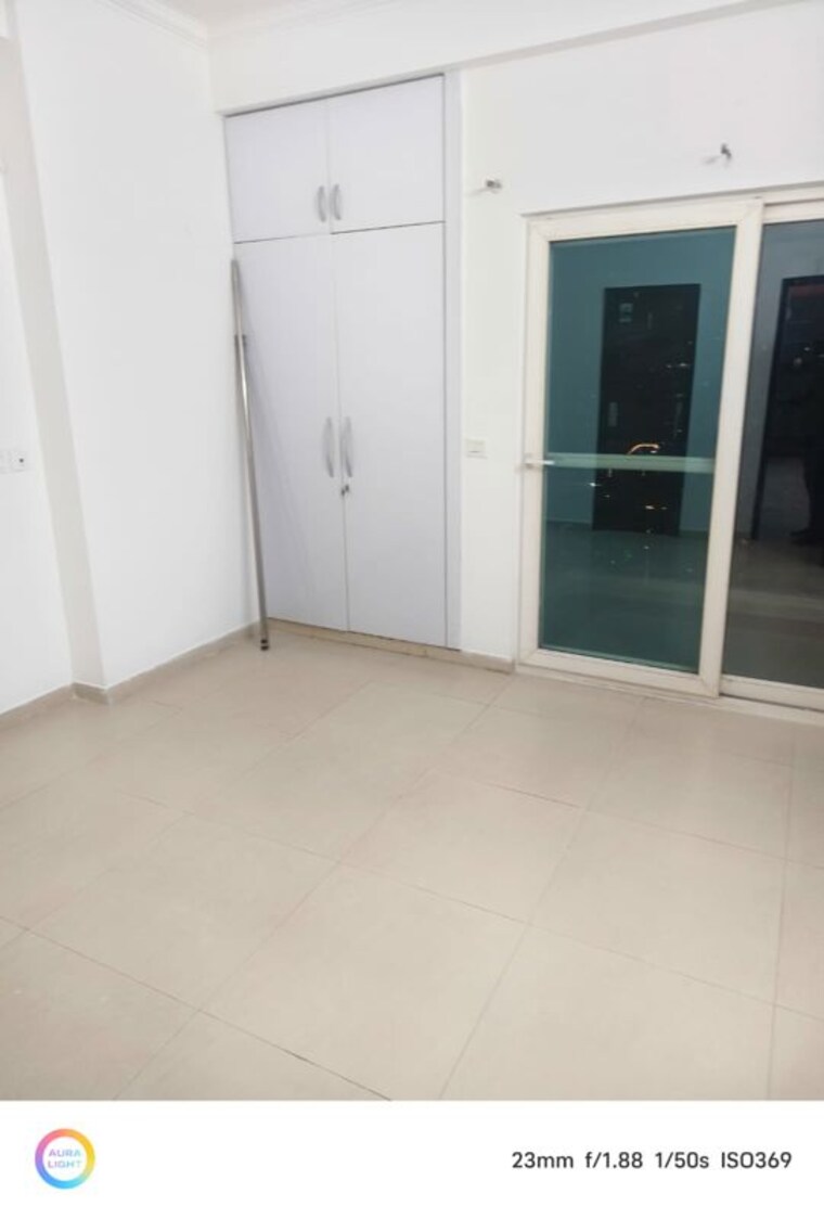 Room, aims-golf-city 2.5 Bedroom 1150 Sq.Ft. Apartment In Sector 75 Noida 10409991
