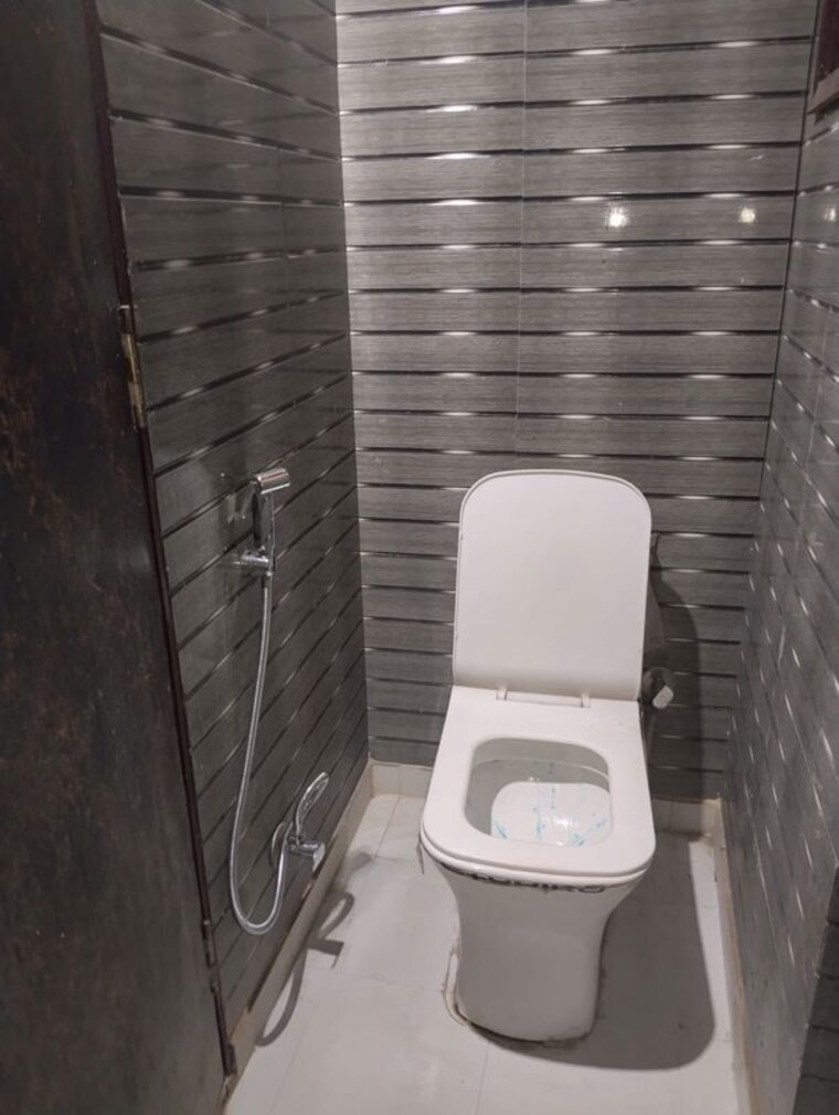 Bathroom, neb sarai 1 Bedroom 450 Sq.Ft. Builder Floor In Neb Sarai Delhi 10410000