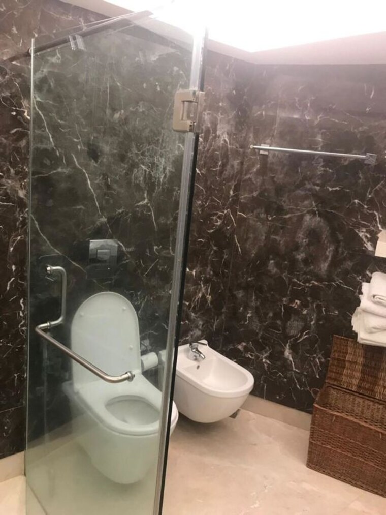Bathroom, h-m-tower 3 Bedroom 2550 Sq.Ft. Apartment In Bandra West Mumbai 10410010