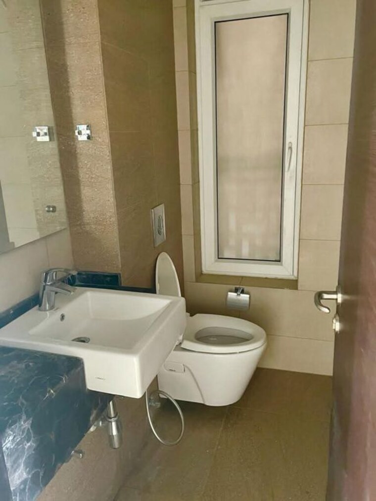 Bathroom, mahindra-luminare 3 Bedroom 3000 Sq.Ft. Apartment In Sector 59 Gurgaon 10410017
