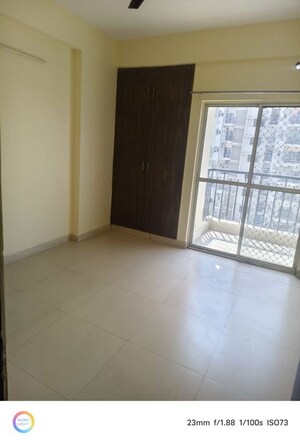 Room in 2 BHK Apartment at Aims Golf Avenue II, Sector 75 – for Rent