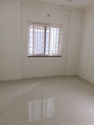 Room in 3 BHK Apartment at Manikonda – for Rent