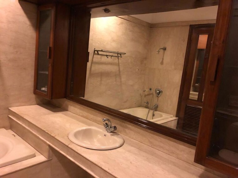 Bathroom, vasant vihar 4 Bedroom 3690 Sq.Ft. Builder Floor In Vasant Vihar Delhi 10410075