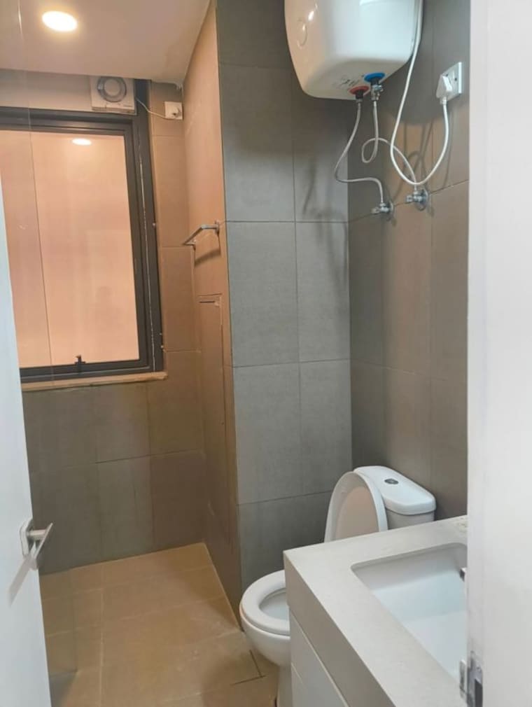 Bathroom, ireo-skyon 4 Bedroom 2800 Sq.Ft. Apartment In Sector 60 Gurgaon 10410072
