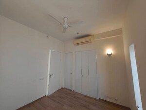 Room in 4 BHK Apartment at Ireo Skyon, Sector 60 – for Rent