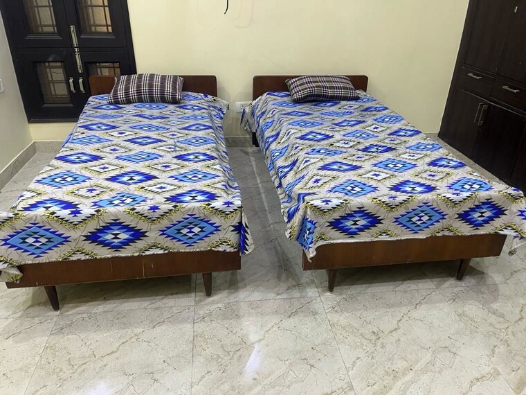 Bedroom, sector 30 3 Bedroom 3000 Sq.Ft. Builder Floor In Sector 30 Noida 10410098