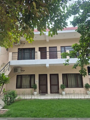 3 BHK Builder Floor – Exterior View View at Sector 30 - for Rent