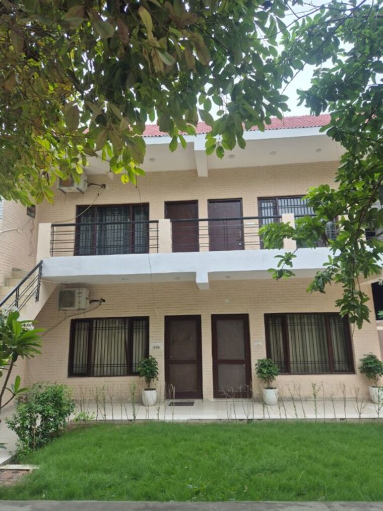 Exterior View, sector 30 3 Bedroom 3000 Sq.Ft. Builder Floor In Sector 30 Noida 10410098