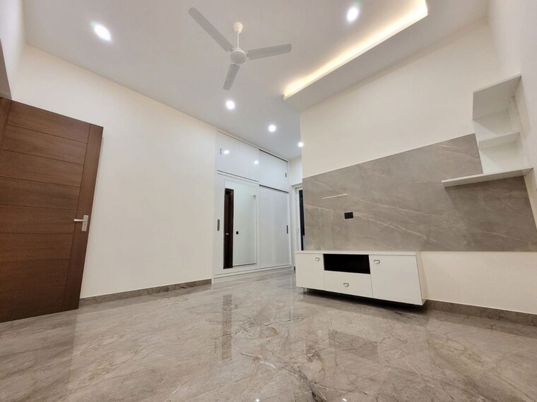 Room, kharar road 3 Bedroom 3000 Sq.Ft. Apartment In Kharar Road Mohali 10410099