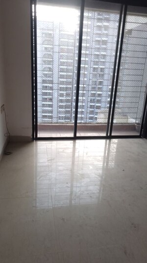 Room in 1 BHK Apartment at Tharwani Vedant Millenia, Titwala – for Rent