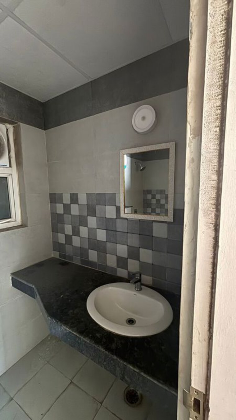 Bathroom, pareena-express-heights 3.5 Bedroom 1850 Sq.Ft. Apartment In Sector 99 Gurgaon 10410100