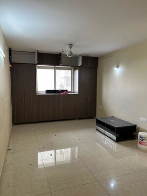 Room in 2 BHK Apartment at Prestige North Point, Kammanahalli – for Rent
