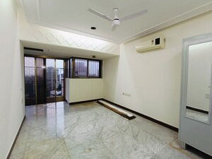 Room in 4 BHK Apartment at Walkeshwar – for Rent