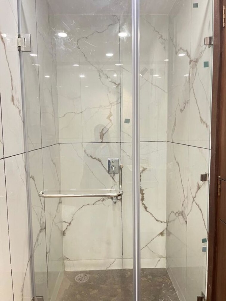 Bathroom, savitri nagar 3 Bedroom 1500 Sq.Ft. Builder Floor In Savitri Nagar Delhi 10410176