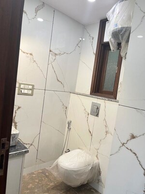 Furnished Amenities in 3 BHK Builder Floor at Savitri Nagar – for Rent