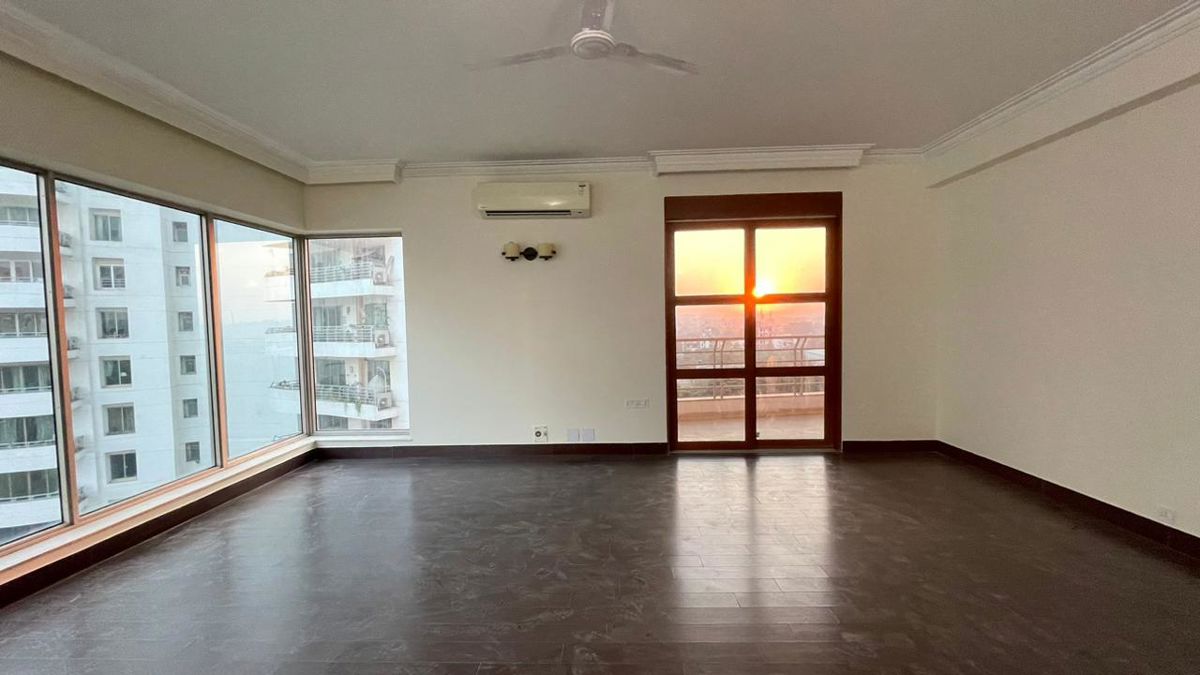 5 BHK + Servant Room,Study Room Apartment For Rent in Parsvnath Exotica