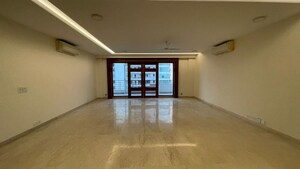Room in 5 BHK Apartment at Parsvnath Exotica, Sector 53 – for Rent