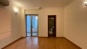 Room in 5 BHK Apartment at Parsvnath Exotica, Sector 53 – for Rent