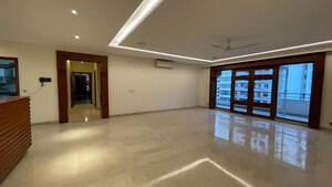 Room in 5 BHK Apartment at Parsvnath Exotica, Sector 53 – for Rent