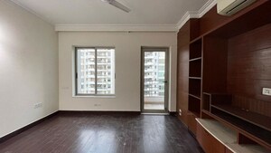 Room in 5 BHK Apartment at Parsvnath Exotica, Sector 53 – for Rent