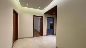 Room in 5 BHK Apartment at Parsvnath Exotica, Sector 53 – for Rent