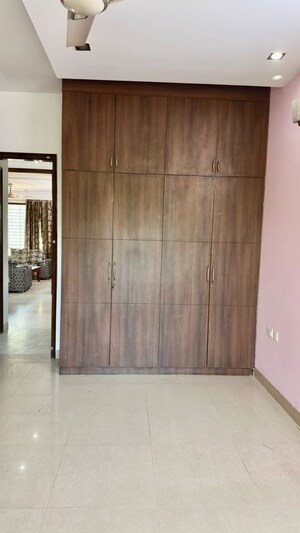 Room in 3 BHK Builder Floor at Palam Vihar Residents Association, Palam Vihar – for Rent