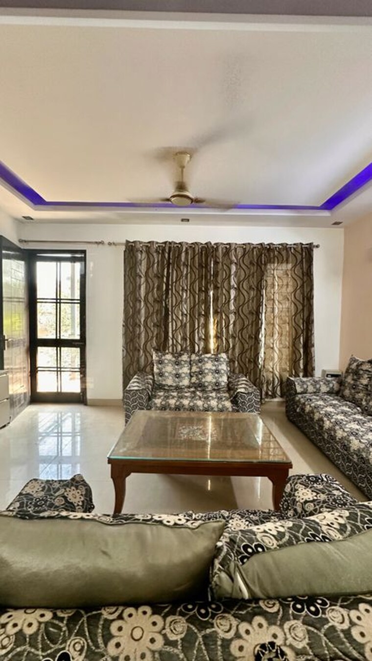 Living Room, palam-vihar-residents-association 3 Bedroom 2700 Sq.Ft. Builder Floor In Palam Vihar Gurgaon 10410217
