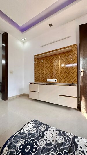 Room in 3 BHK Builder Floor at Palam Vihar Residents Association, Palam Vihar – for Rent