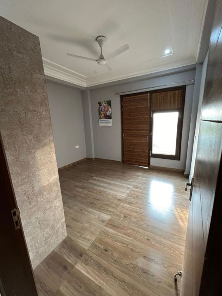 Room, sector 46 3 Bedroom 1800 Sq.Ft. Builder Floor In Sector 46 Gurgaon 10410237