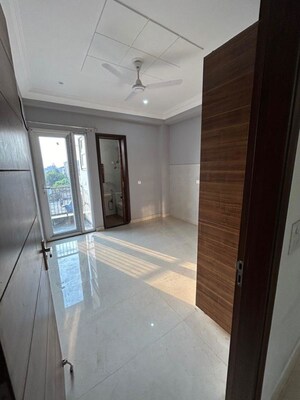 Building Lobby in 3 BHK Builder Floor at Sector 46 – for Rent