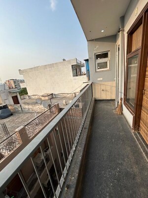 Balcony in 3 BHK Builder Floor at Sector 46 – for Rent