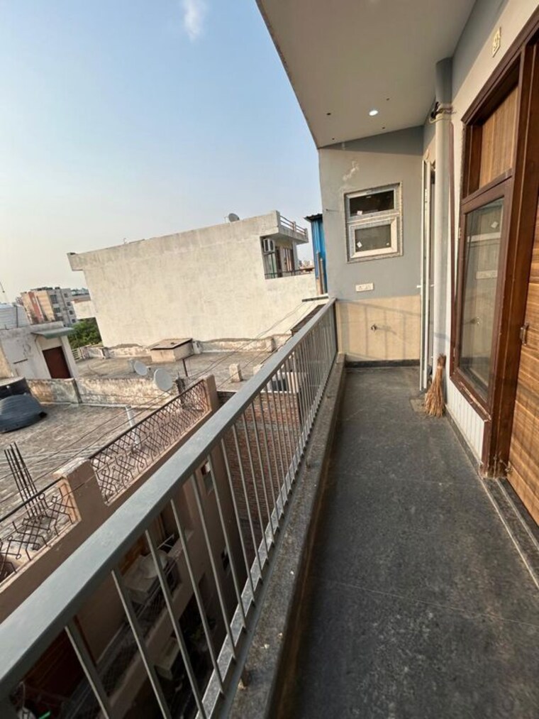Balcony, sector 46 3 Bedroom 1800 Sq.Ft. Builder Floor In Sector 46 Gurgaon 10410237