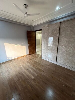 Room in 3 BHK Builder Floor at Sector 46 – for Rent