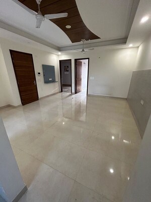 Room in 3 BHK Builder Floor at Sector 46 – for Rent