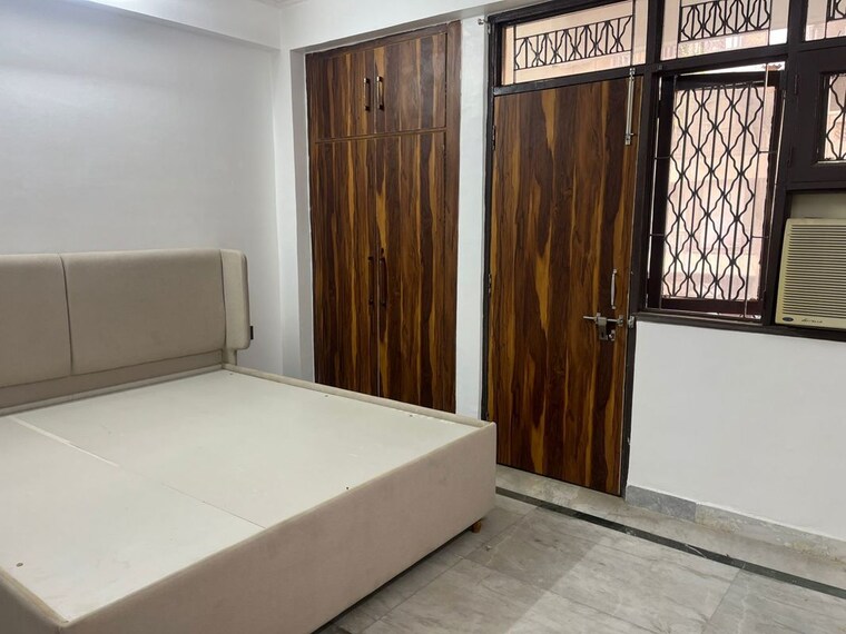 Room, sector 6 dwarka 4 Bedroom 2200 Sq.Ft. Apartment In Sector 6 Dwarka Delhi 10410252