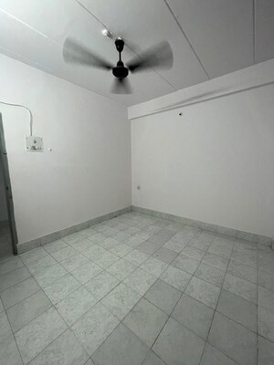 Room in 2 BHK Apartment at Dindoshi Mahad Complex, Goregaon East – for Rent