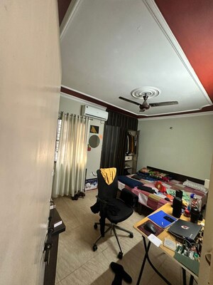 Team Area in 3 BHK Builder Floor at Sector 55 – for Rent