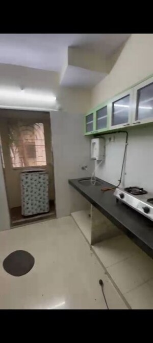 Furnished Amenities in 3 BHK Apartment at Bindra Complex, Andheri East – for Rent