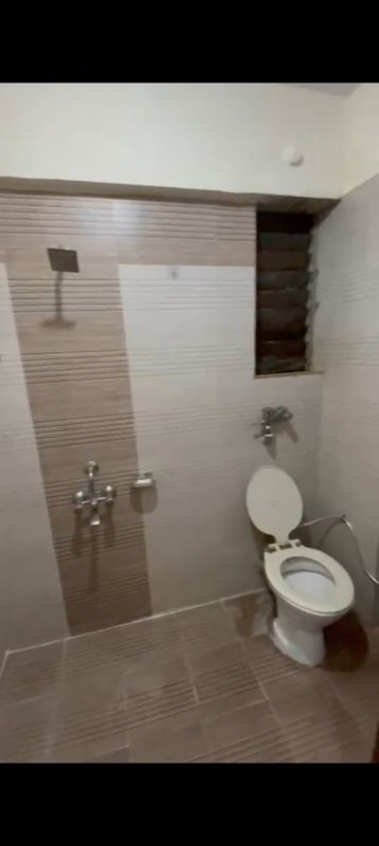 Bathroom, bindra-complex 3 Bedroom 850 Sq.Ft. Apartment In Andheri East Mumbai 10410302