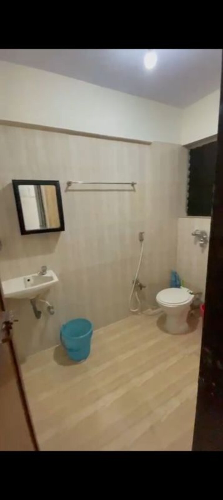 Bathroom, bindra-complex 3 Bedroom 850 Sq.Ft. Apartment In Andheri East Mumbai 10410302